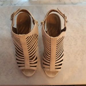 White open toe and heel, 4’inch heel sandals.